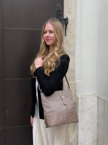 Karen N 157 fekete rostbőr női táska