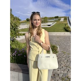 Chiara I 5072 fehér virág mintás rostbőr táska