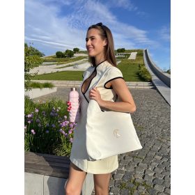 Karen 2528 fehér virág mintás rostbőr táska