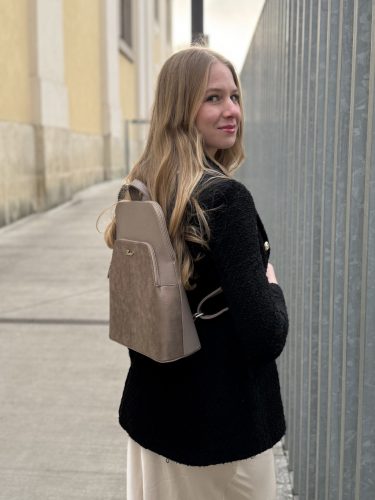 Karen N 236 bis fekete virágos rostbőr női nagy hátizsák