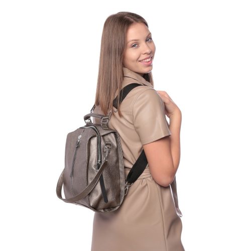 Karen D 408 fekete lakk steppelt hátizsák 