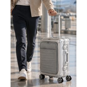   Travelite Next S+ ezüst laptoptartós kabin méretű prémium alumínium bőrönd 