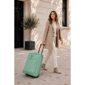   Travelite Kick Off S zöld gurulós utazótáska és kabintáska 6909-80
