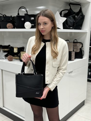 Karen D 565 fekete virág mintásos rostbőr női kézitáska