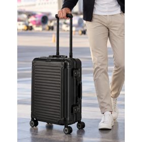   Travelite Next S fekete kabin méretű prémium alumínium bőrönd 