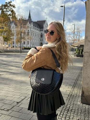 Chiara E 694-K fekete lakk steppelt rostbőr női táska