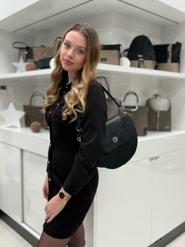 Chiara E 694-K fekete virág rostbőr női táska