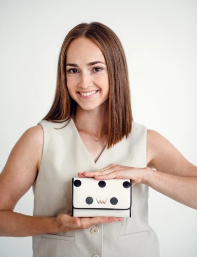 Vuch Claire Creme fehér pöttyös pénztárca patentos füllel