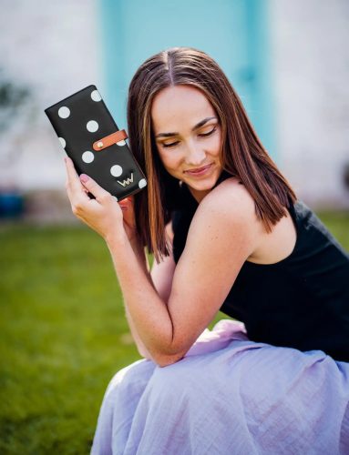 Vuch Cissy Black nagy pöttyös patentos pénztárca