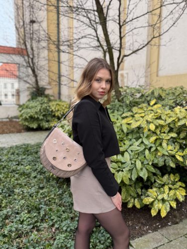 Karen 2477 fehér rostbőr női táska