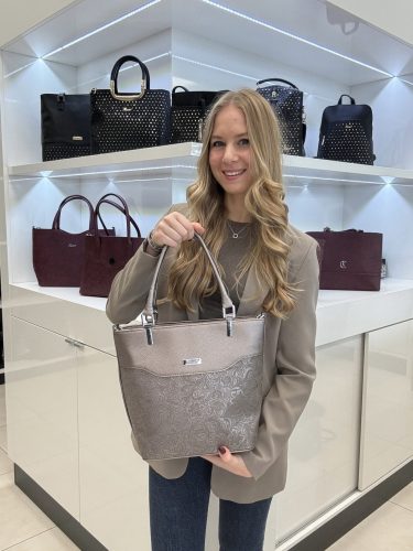 Karen rostbőr táska D 689-L fekete arany