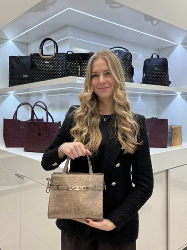 Chiara rostbőr táska K 7038 bronz virág mintás