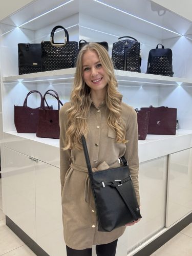 Karen rostbőr táska D 693 fekete