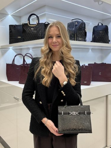 Chiara rostbőr táska K 7038 fekete virág