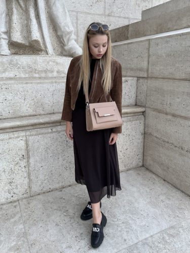 Chiara I 5064 fekete virág rostbőr női táska