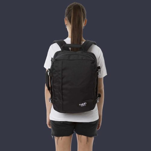 Cabinzero Classic 28L fekete 40x30x20 utazótáska/hátizsák