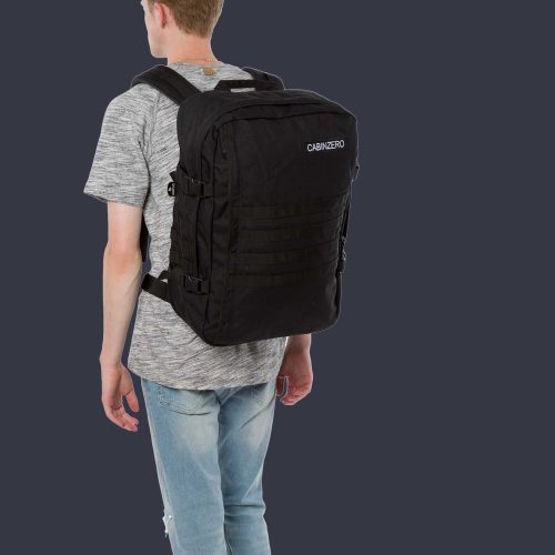 Cabinzero Military 44L fekete kabin méretű utazótáska/hátizsák