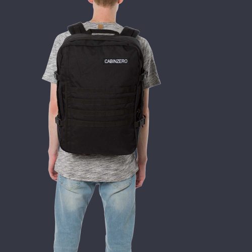 Cabinzero Military 44L fekete kabin méretű utazótáska/hátizsák